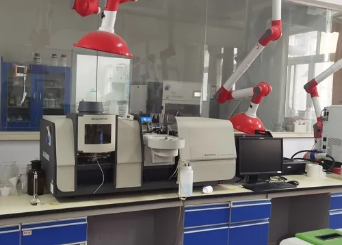 Atomic absorption spectrometer (AAS)